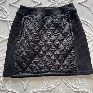 Prana Diva Skirt Size Medium Black Insulated Fleece Lined Pockets Quilted